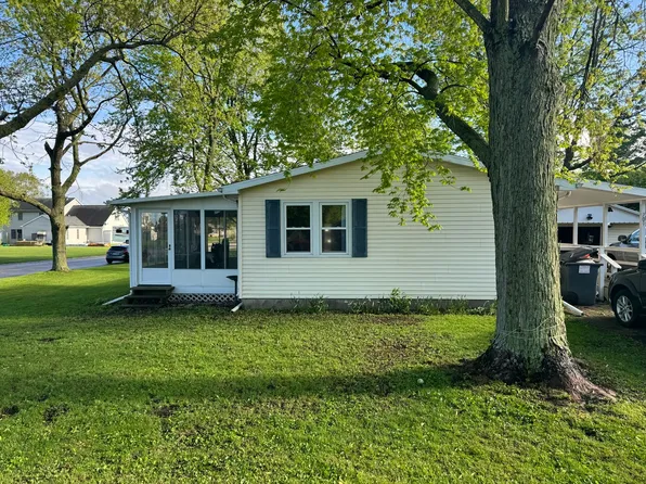 709 E Boone St, Tolono, IL 61880