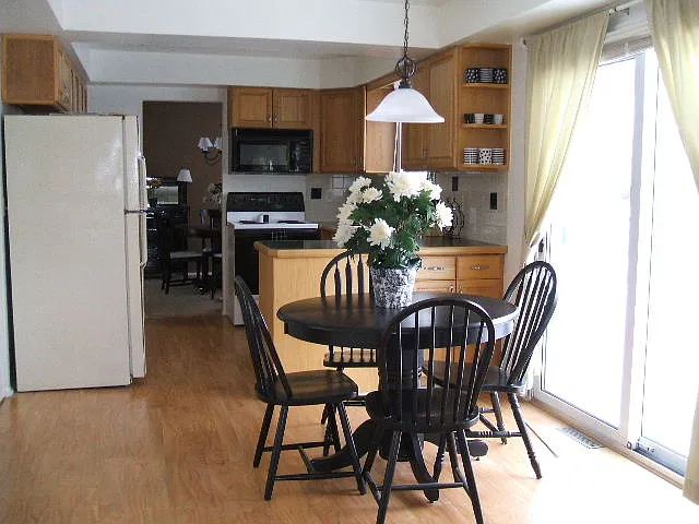 4 bed, 2.5 bath, 2028 sqft, $2,100 — Photo 4