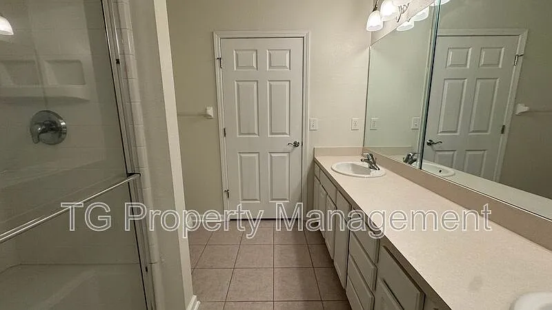 2 bed, 2.0 bath, 1128 sqft, $1,575 — Photo 3