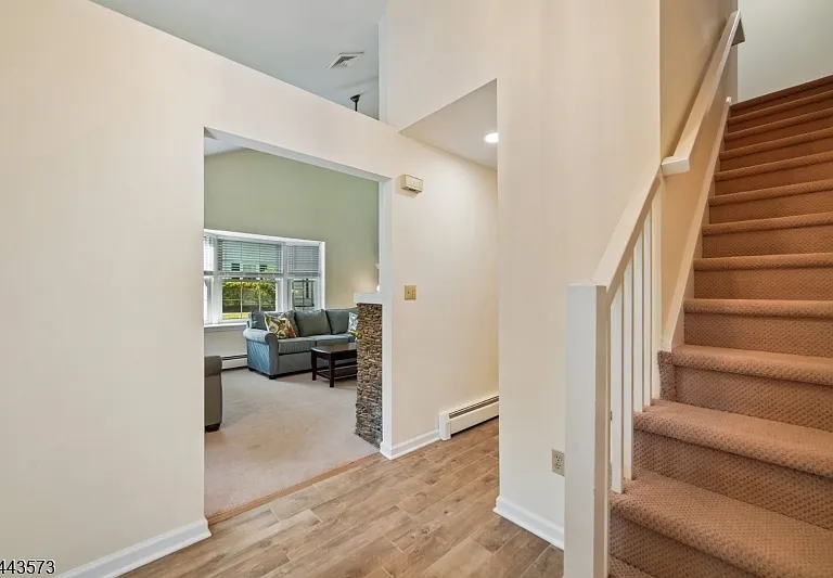 29 Coachlight Dr — Photo 3