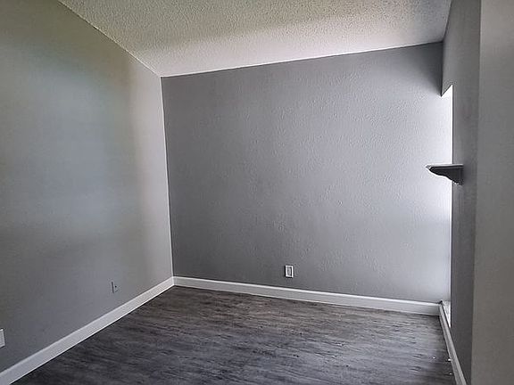 4th image of 2801 Devonwood Ave