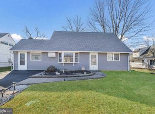 55 Mayflower Rd, Levittown, PA 19056