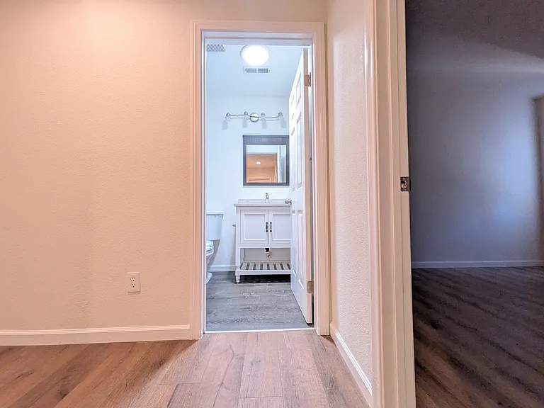 Hildale Cir — Photo 32