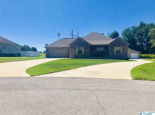 97 Lions Dr, Guntersville, AL 35976