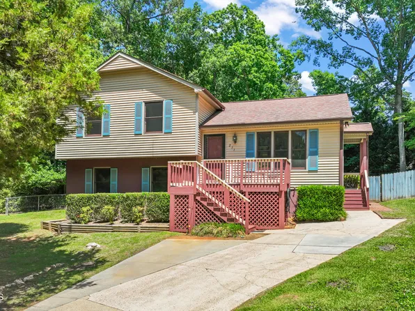 211 Esquire Ln, Cary, NC 27513