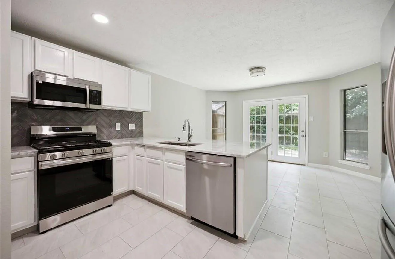 3 bed, 2.5 bath, 1671 sqft, $2,200 — Photo 1