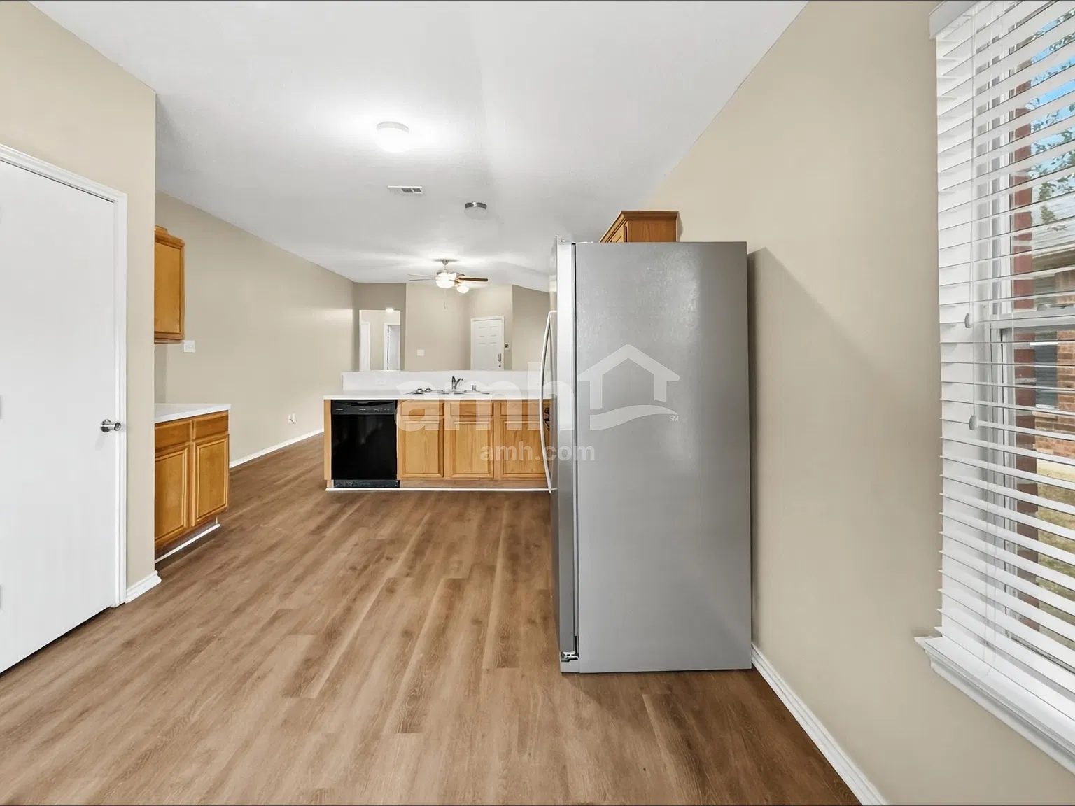 4 bed, 2.0 bath, 1651 sqft, $1,950 — Photo 4