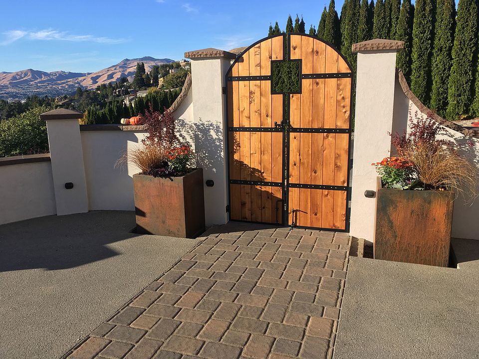 Beautiful  entry and patio