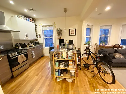 5 Oswald St #3L Photo 1