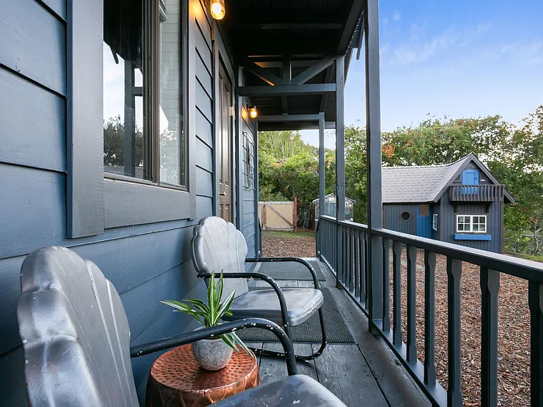 616 Glenloch Way — Photo 2