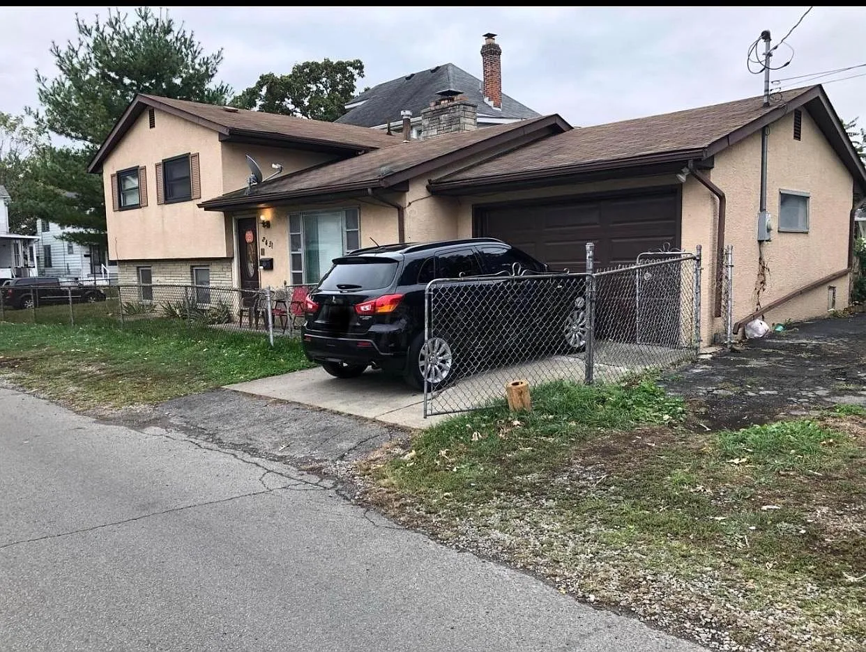 2431 Wicklow Rd photo 1