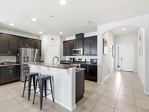 5th image of 3253 Casare Dr