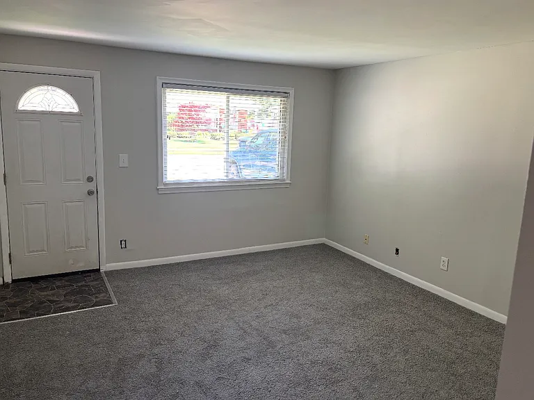 22834 Doremus St — Photo 4