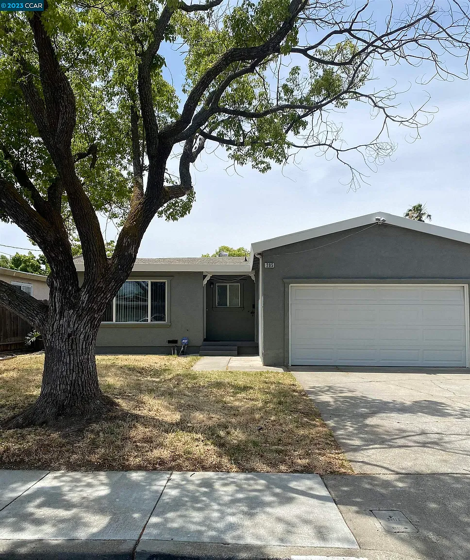 205 Thomas Way photo 1