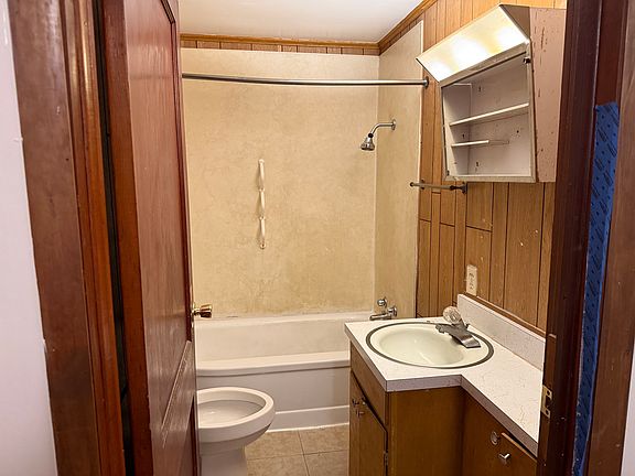 5th image of 513 Anton St