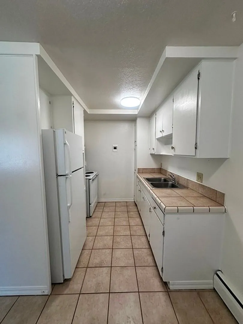 Union Manor Apartments — Photo 4
