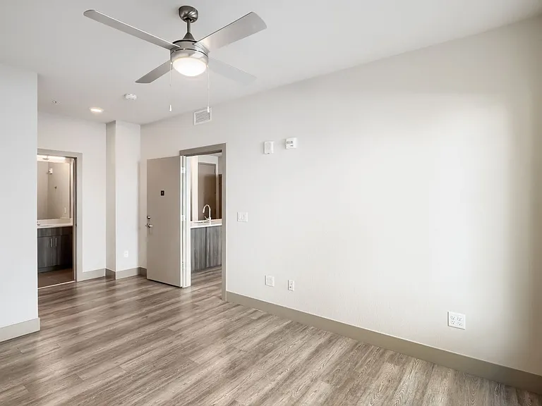 4923 King St — Photo 41