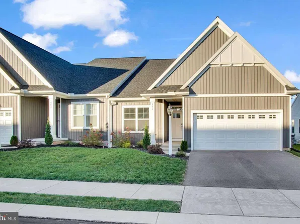 862 Shadowbrooke Dr, Dover, PA 17315