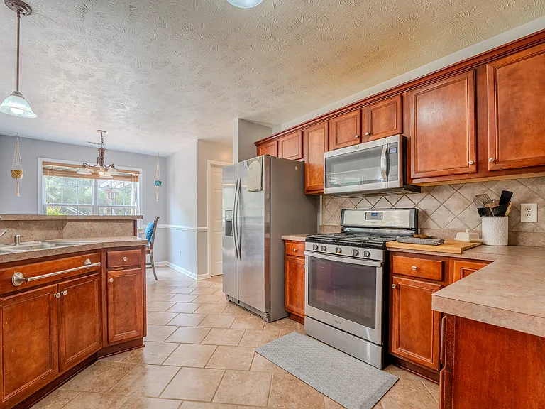 220 Dolphin Dr — Photo 12