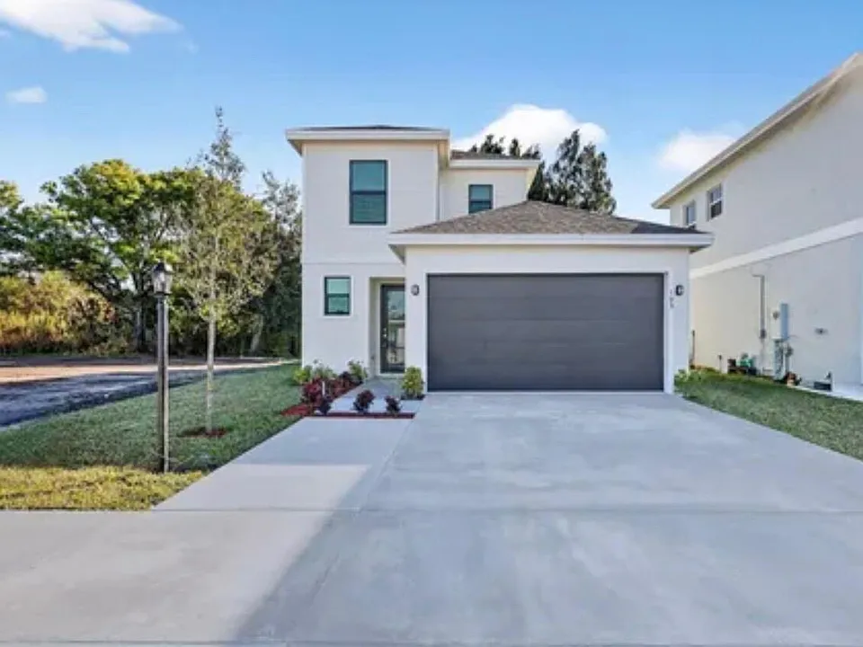 103 SW Seminole Crossing St