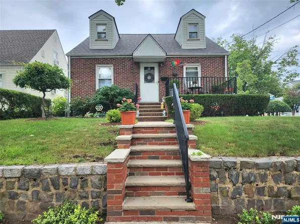 499 Jauncey Ave, Lyndhurst, NJ 07071