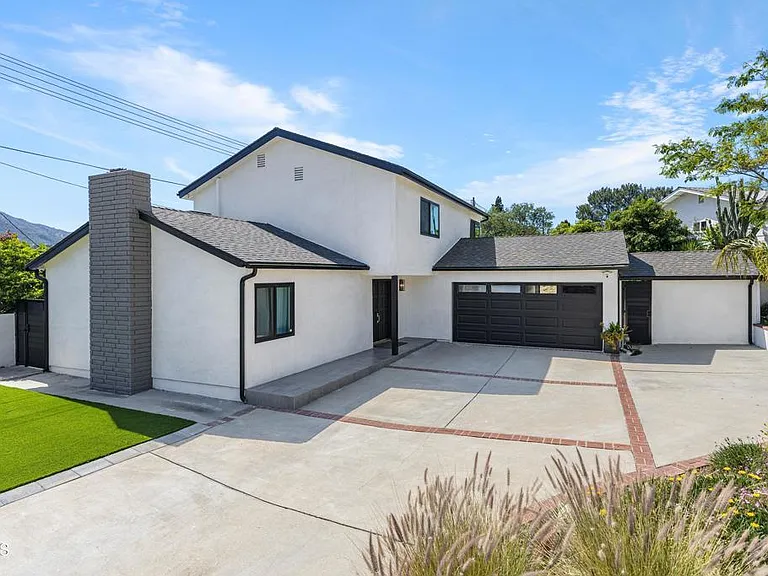 9321 Belvoir Ave — Photo 2