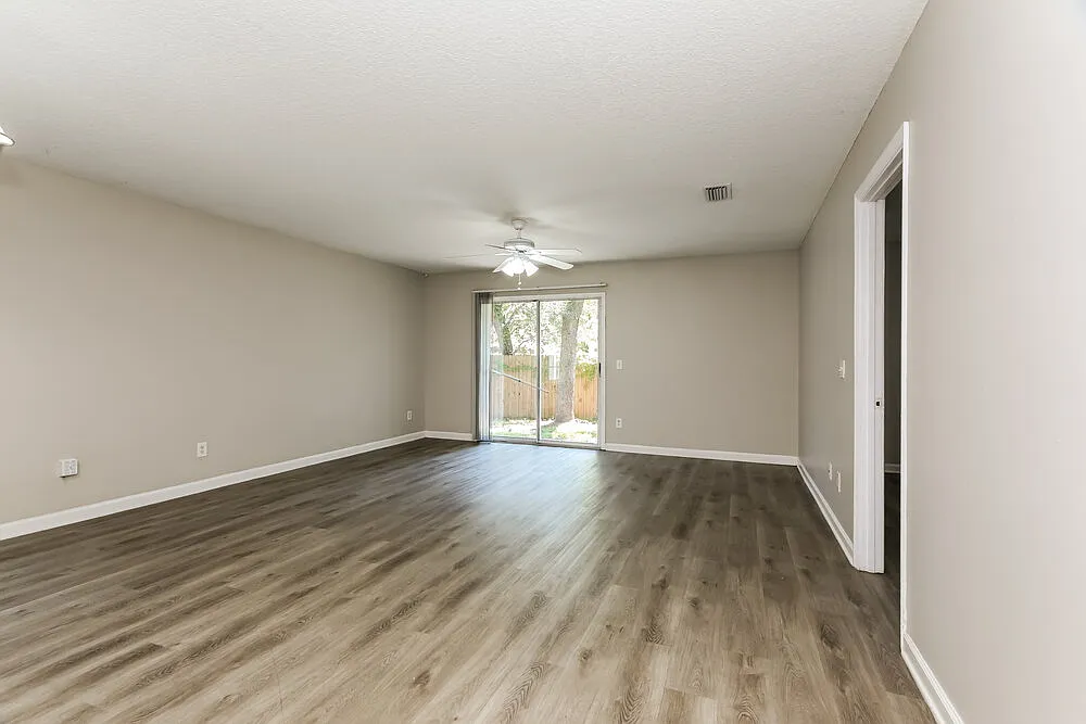 3 bed, 2.0 bath, 1195 sqft, $1,980 — Photo 4