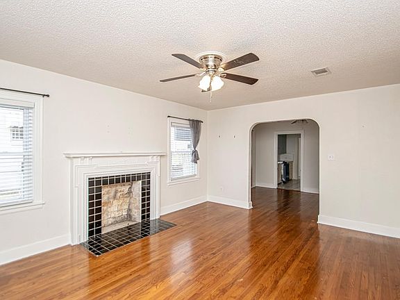 4th image of 119 E A Ave
