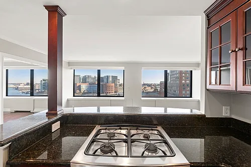 85 E India Row Photo 1