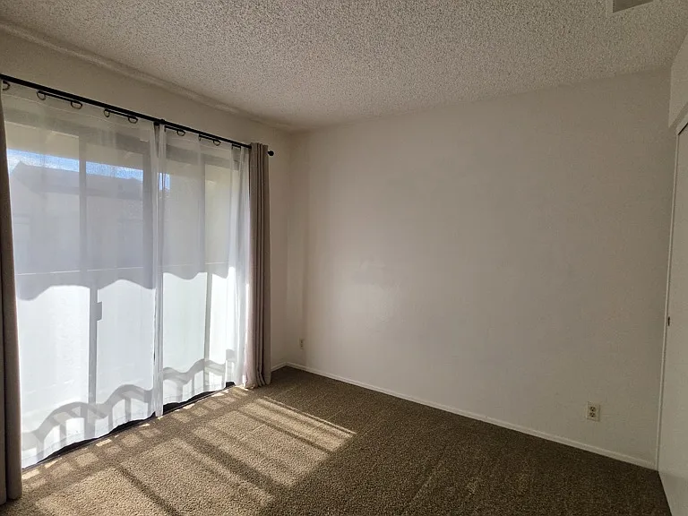 1113 W Cypress Ave — Photo 16