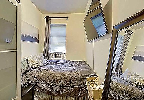 4th image of 522 E 11th St #A