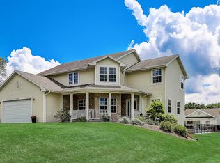 N50W27835 N Courtland Cir, Pewaukee, WI 53072