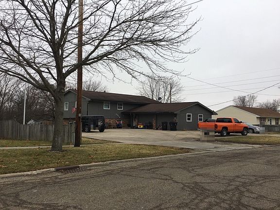 3rd image of 1312 N Hinshaw Ave