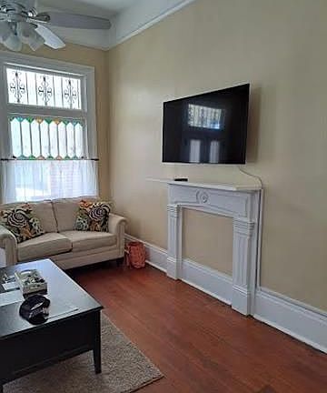 3rd image of 332 Seguin St