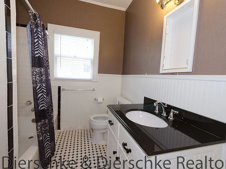 1007 Austin St — Photo 12