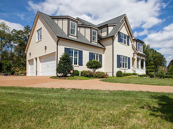 2nd image of 812 Delaware Ct
