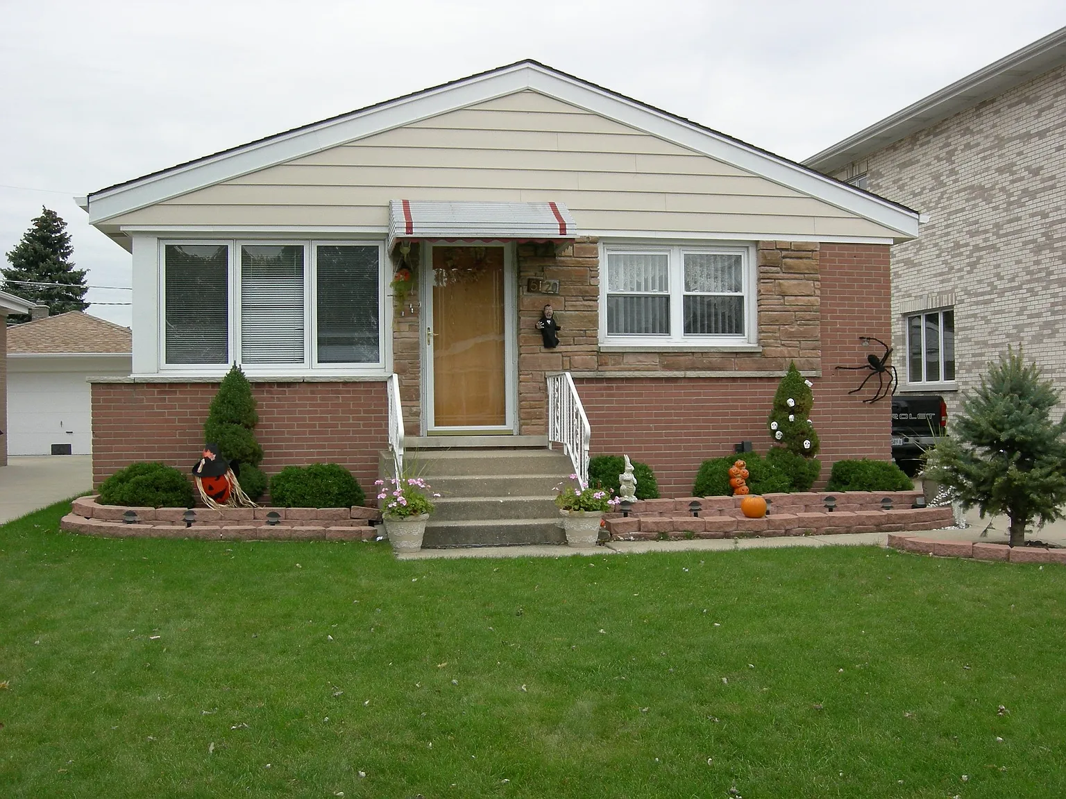 5120 N Overhill Ave photo 1