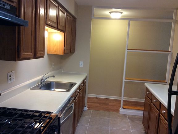 5th image of 2830 Mitchell Dr APT 5