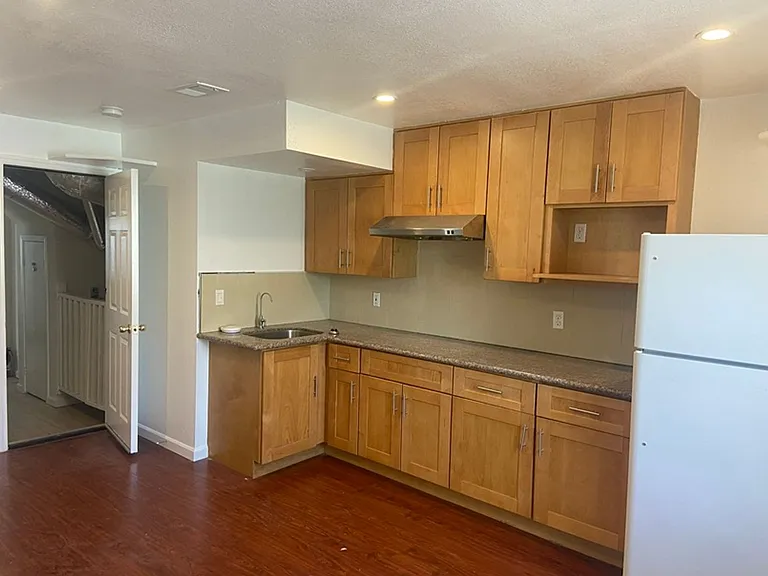 1395 Oakdale Ave — Photo 16