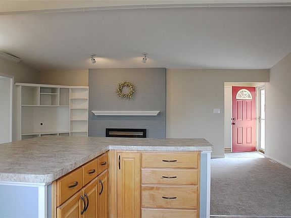 5th image of 35 Carlin Dr
