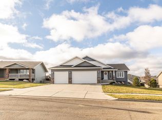 4308 Opal Dr, Bismarck, ND 58503