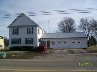 611 S 1st St, Edmore, MI 48829