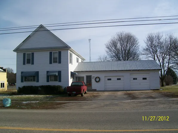 611 S 1st St, Edmore, MI 48829