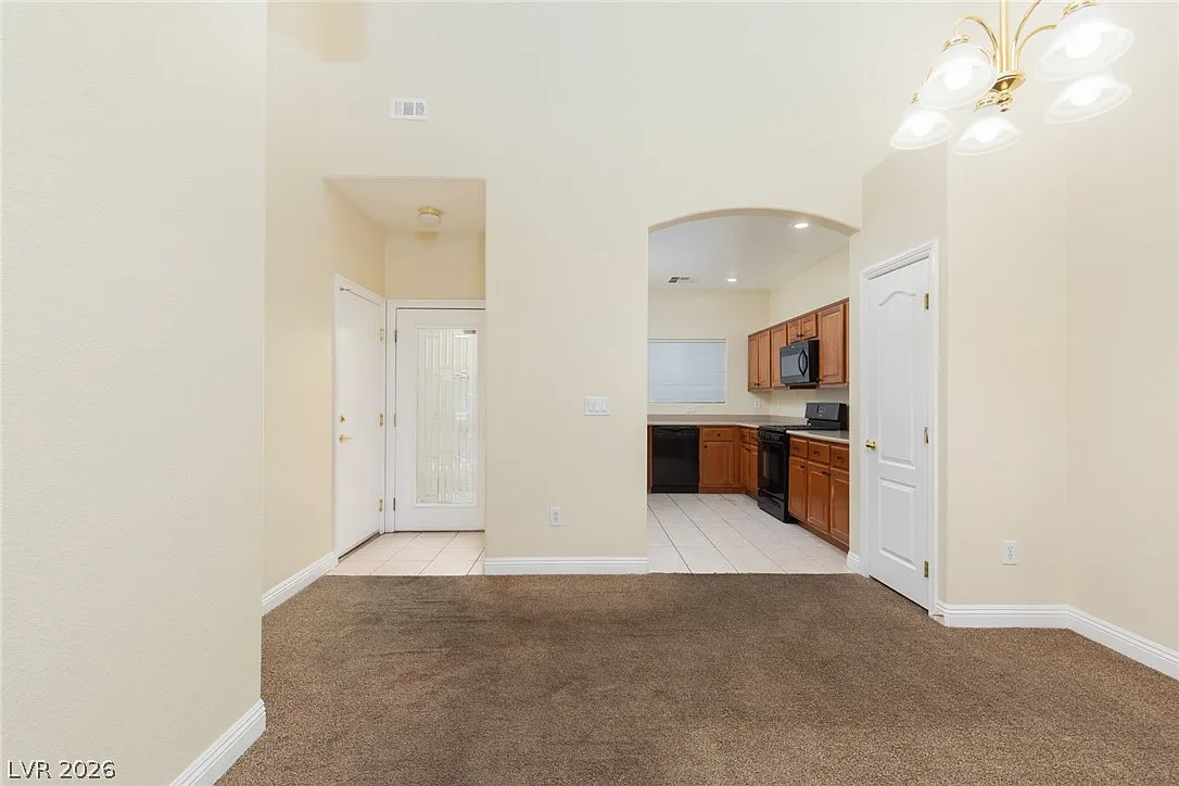 3 bed, 2.5 bath, 1992 sqft, $2,088 — Photo 4