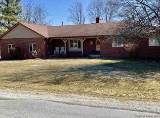 208 Leland Lake Dr, Jacksonville, IL 62650
