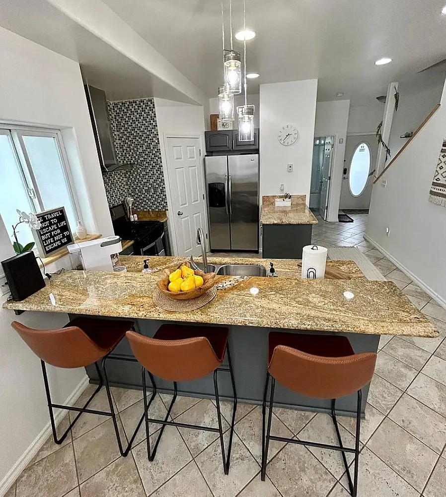Building Photo - 712 N Tiffany Dr #2