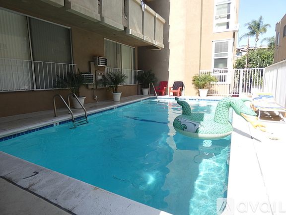 3rd image of 1617 N Poinsettia Pl #209