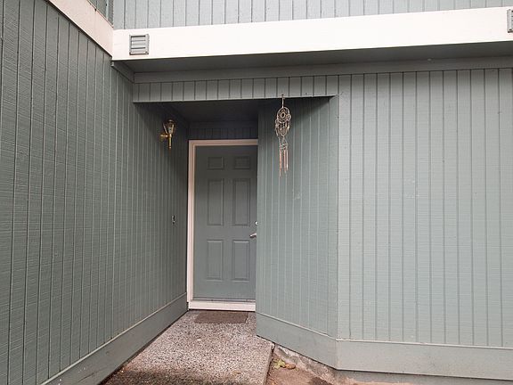 3rd image of 262 NE Park Pl