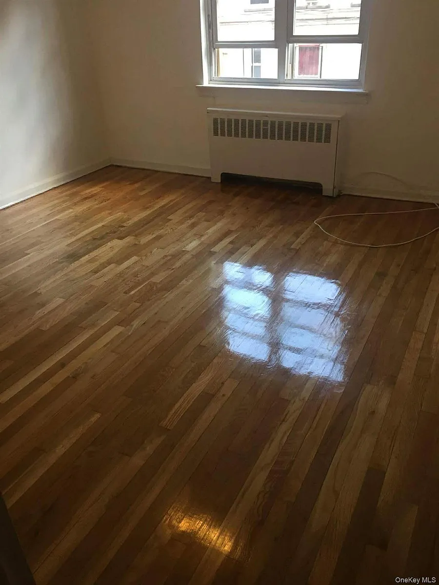 Building Photo - 1454 E 233rd St #1