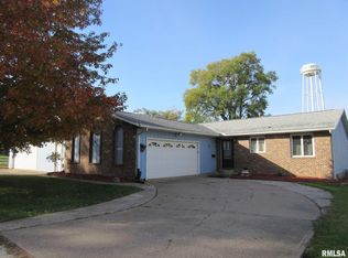 817 7th St, Colona, IL 61241